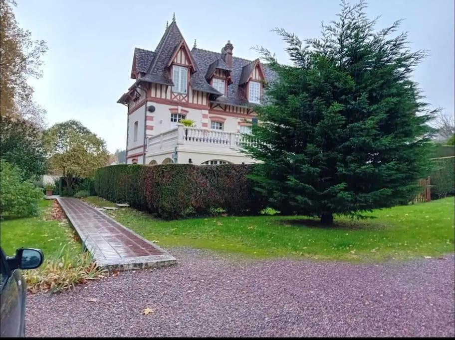 Un Appartement Dans Un Chateau Deauville Exterior foto